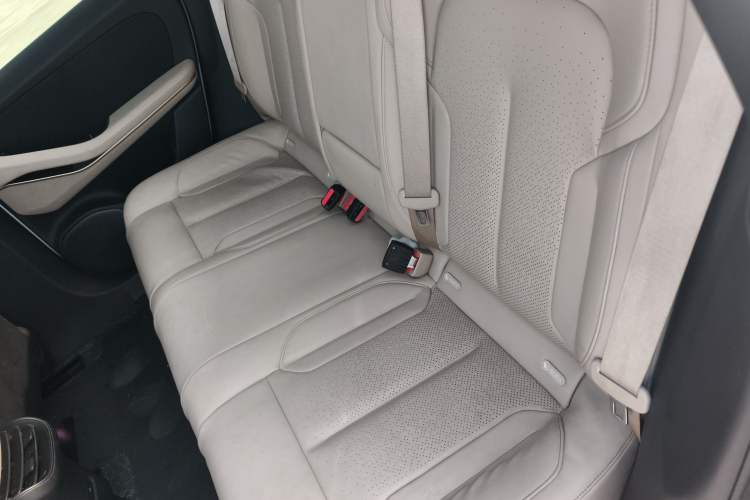 Used Nio ET5T 2023 75 kWh Touring Interior 4