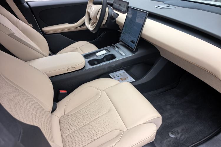 Used Nio ET5T 2023 75 kWh Touring Interior 8