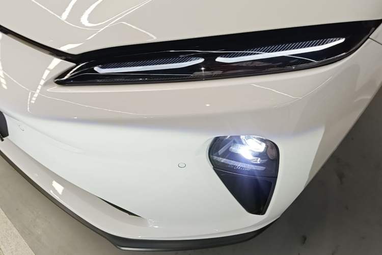 Used Nio ET5T 2023 75 kWh Touring Left Front Headlight