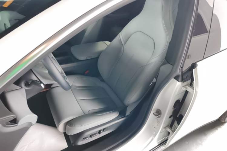 Used Nio ET5T 2023 75 kWh Touring Left Front Seat