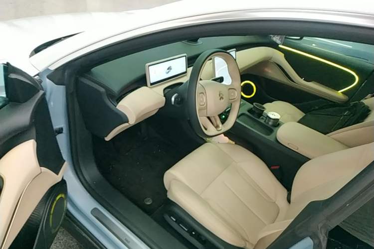 Used Nio ET5T 2023 75 kWh Touring Left Front Seat
