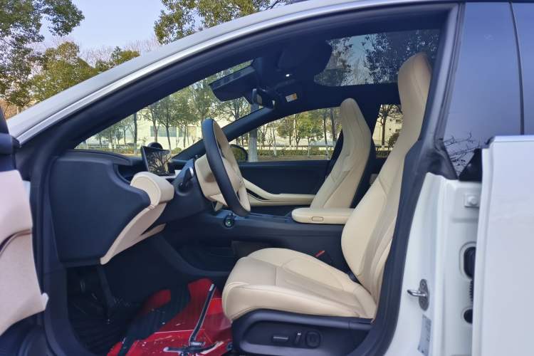 Used Nio ET5T 2023 75 kWh Touring Left Front Seat