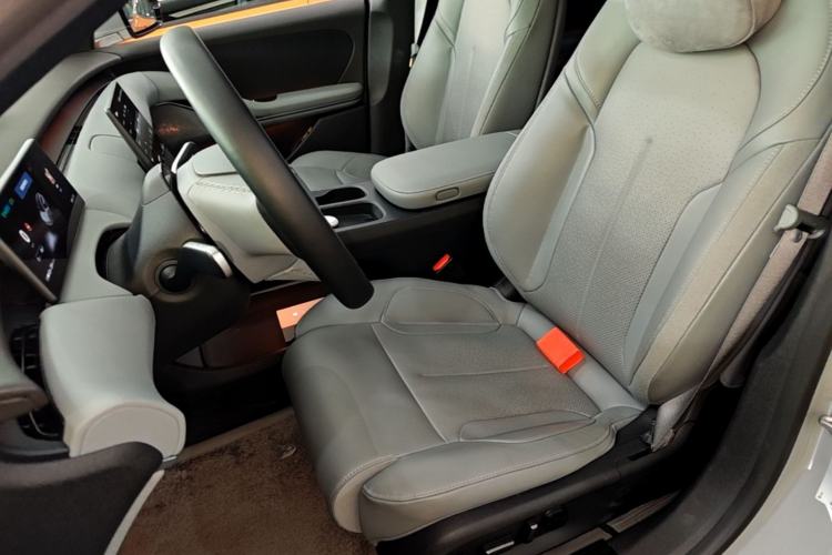 Used Nio ET5T 2023 75 kWh Touring Left Front Seat