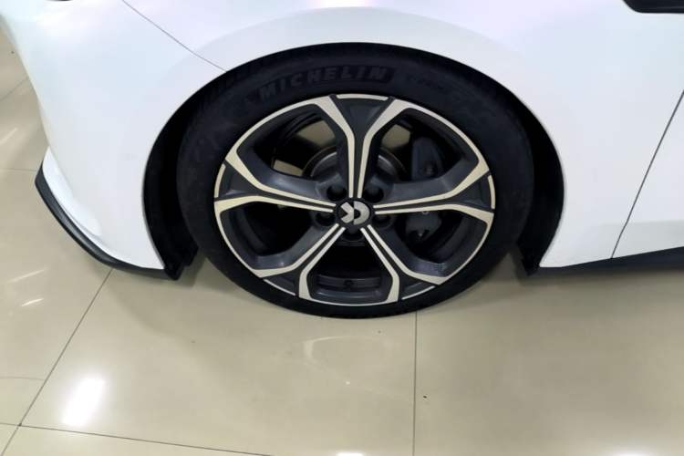 Used Nio ET5T 2023 75 kWh Touring Left Front Wheel Hub
