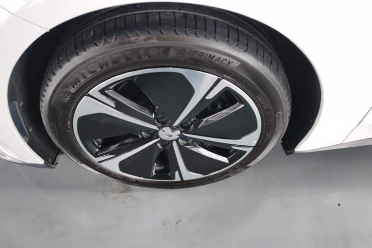 Used Nio ET5T 2023 75 kWh Touring Left Front Wheel Hub