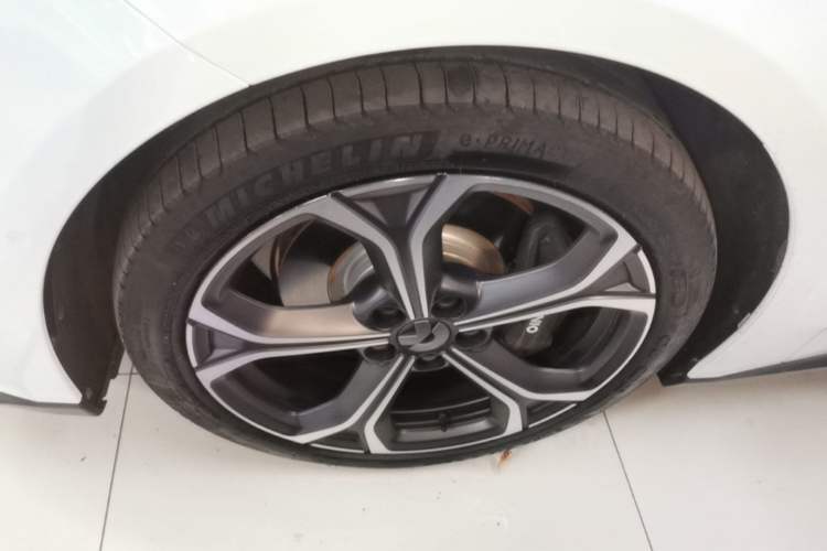 Used Nio ET5T 2023 75 kWh Touring Left Front Wheel Hub