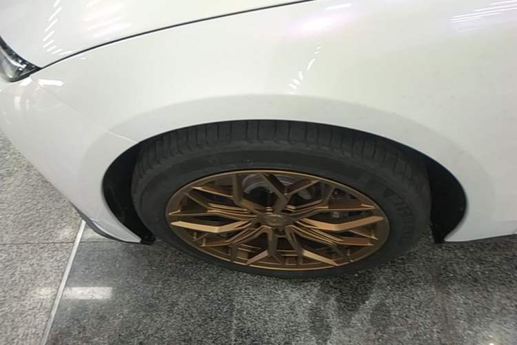 Used Nio ET5T 2023 75 kWh Touring Left Front Wheel Hub