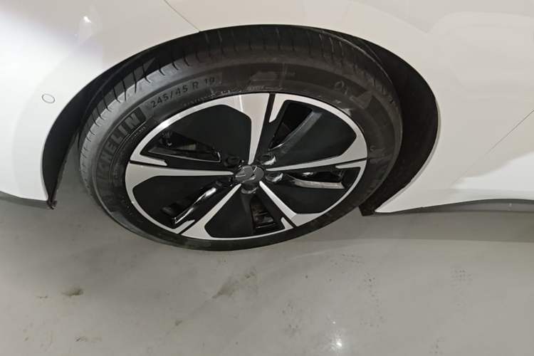 Used Nio ET5T 2023 75 kWh Touring Left Front Wheel Hub