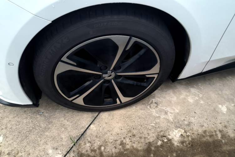 Used Nio ET5T 2023 75 kWh Touring Left Front Wheel Hub