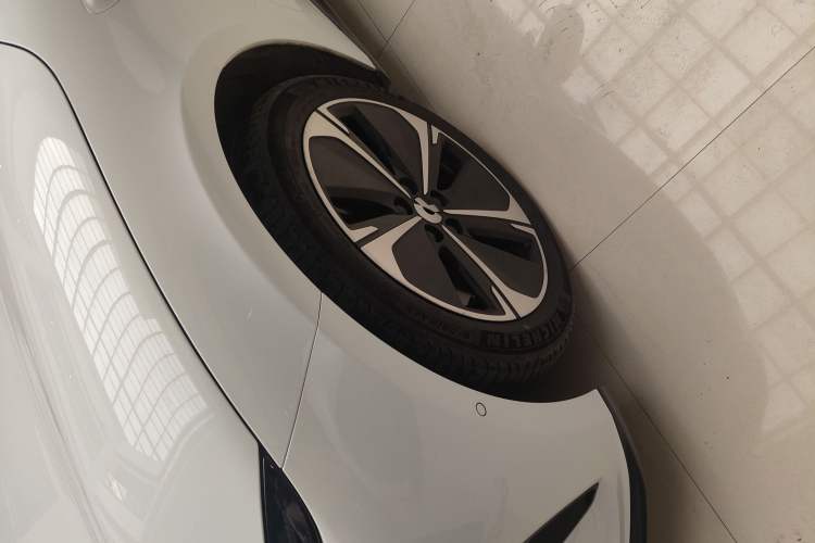 Used Nio ET5T 2023 75 kWh Touring Left Front Wheel Hub