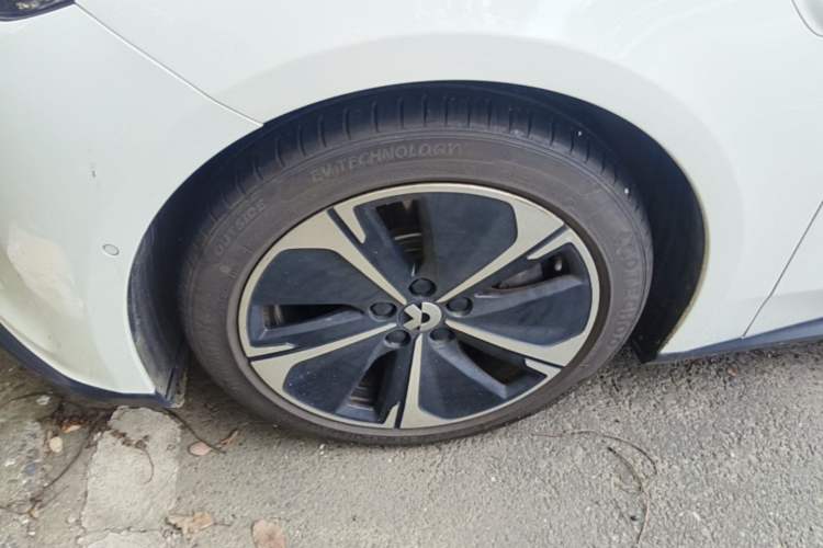 Used Nio ET5T 2023 75 kWh Touring Left Front Wheel Hub