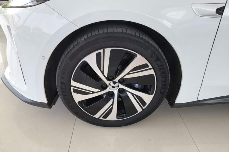 Used Nio ET5T 2023 75 kWh Touring Left Front Wheel Hub