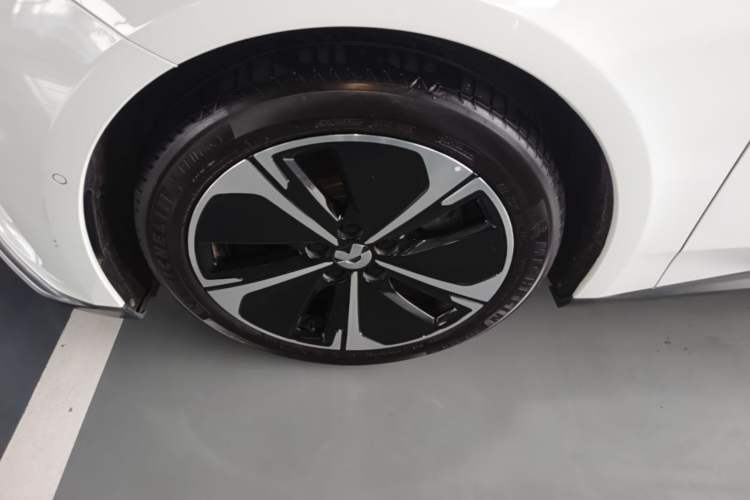 Used Nio ET5T 2023 75 kWh Touring Left Front Wheel Hub