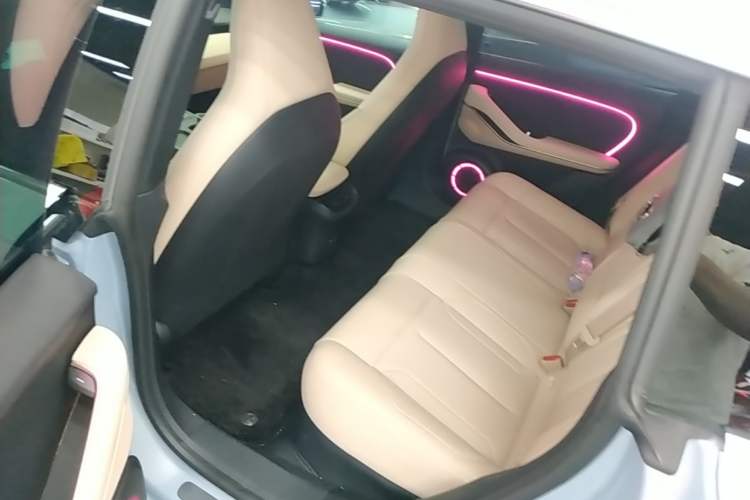 Used Nio ET5T 2023 75 kWh Touring Left Rear Seat