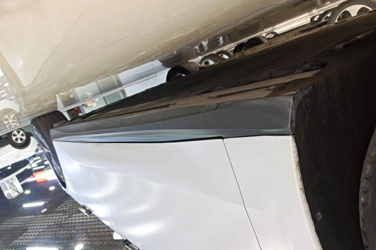 Used Nio ET5T 2023 75 kWh Touring Left Side Sill