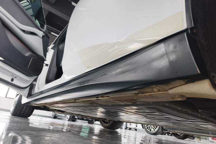 Used Nio ET5T 2023 75 kWh Touring Left Side Sill
