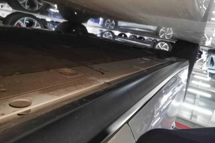 Used Nio ET5T 2023 75 kWh Touring Left Side Sill