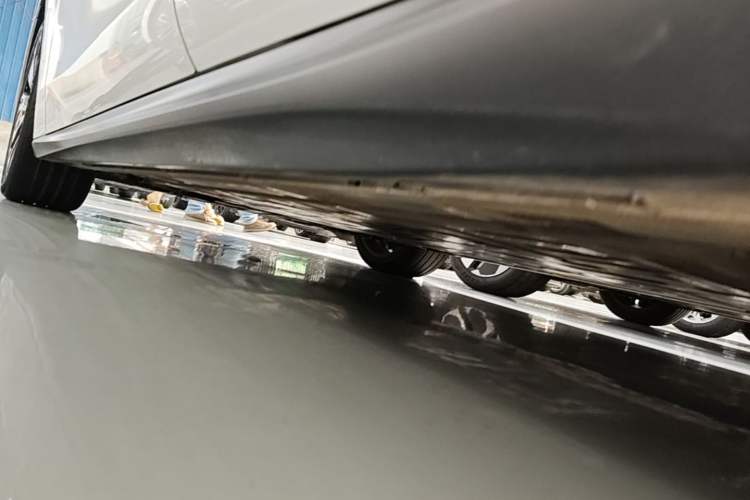 Used Nio ET5T 2023 75 kWh Touring Left Side Sill