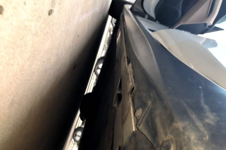Used Nio ET5T 2023 75 kWh Touring Left Side Sill