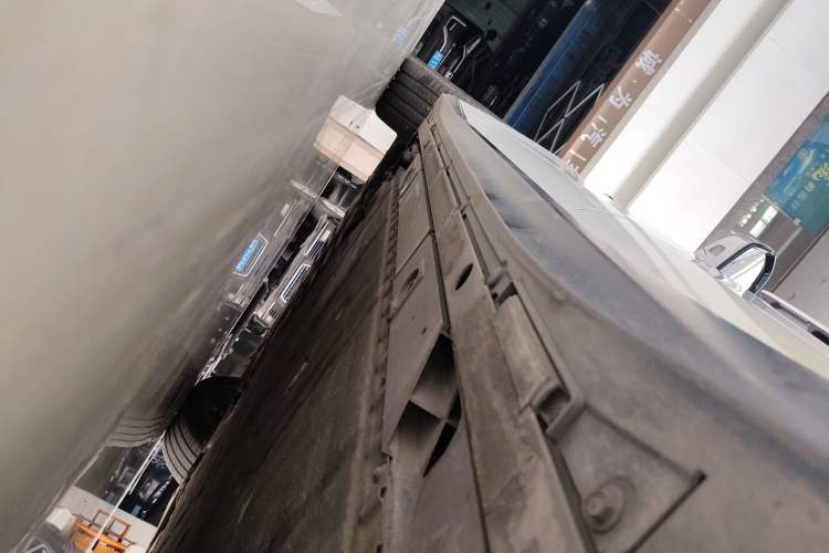 Used Nio ET5T 2023 75 kWh Touring Left Side Sill