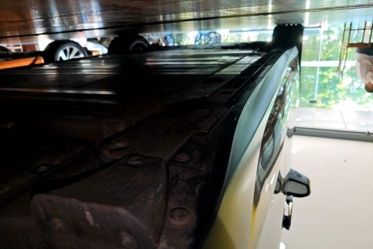 Used Nio ET5T 2023 75 kWh Touring Left Side Sill