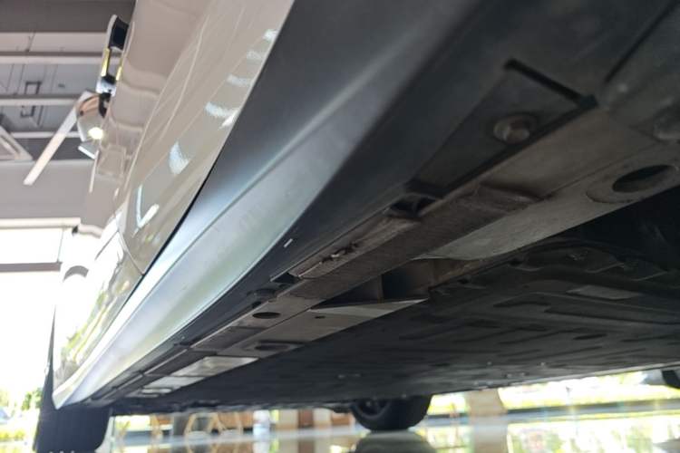 Used Nio ET5T 2023 75 kWh Touring Left Side Sill