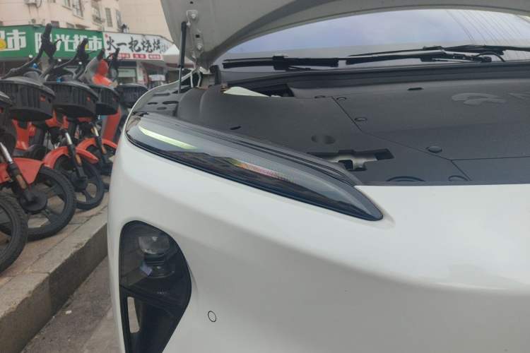 Used Nio ET5T 2023 75 kWh Touring Right Front Headlight