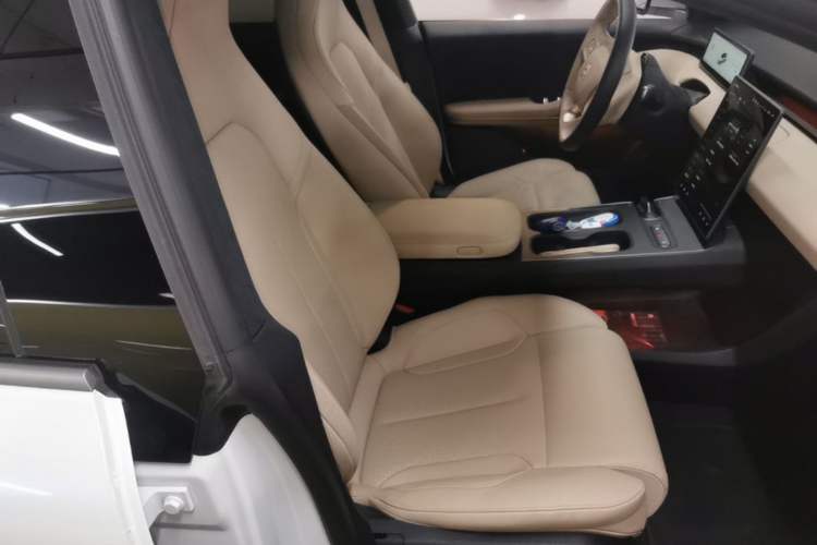 Used Nio ET5T 2023 75 kWh Touring Right Front Seat