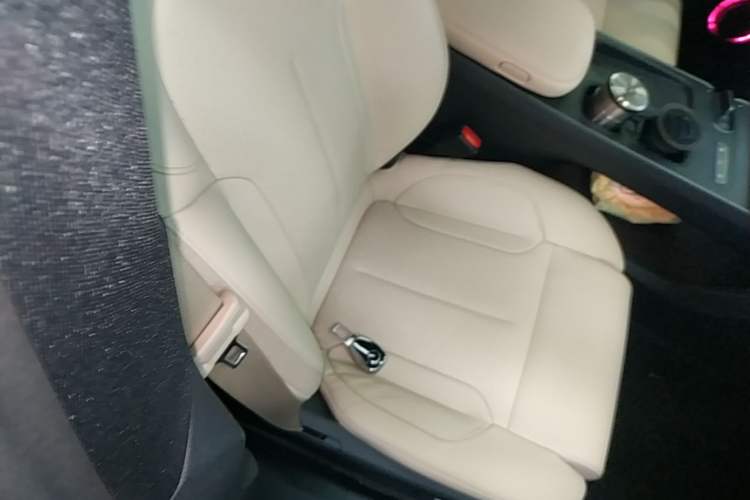 Used Nio ET5T 2023 75 kWh Touring Right Front Seat