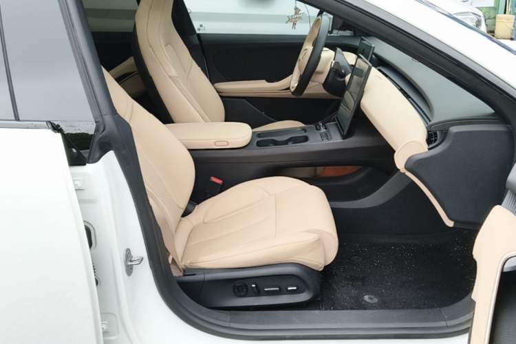Used Nio ET5T 2023 75 kWh Touring Right Front Seat
