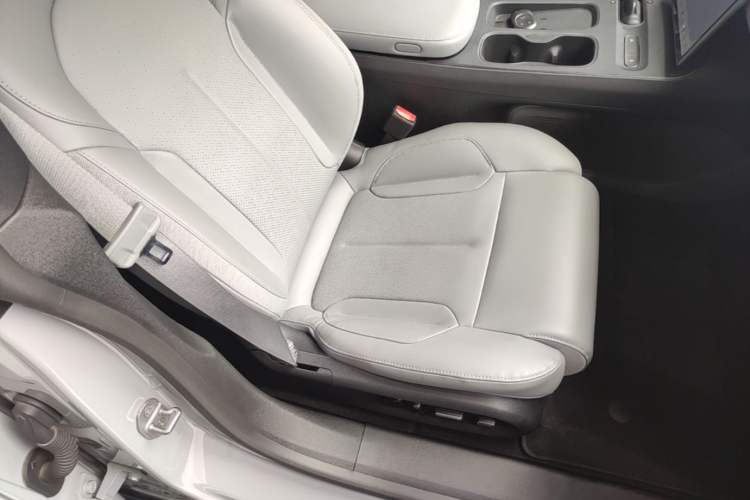 Used Nio ET5T 2023 75 kWh Touring Right Front Seat