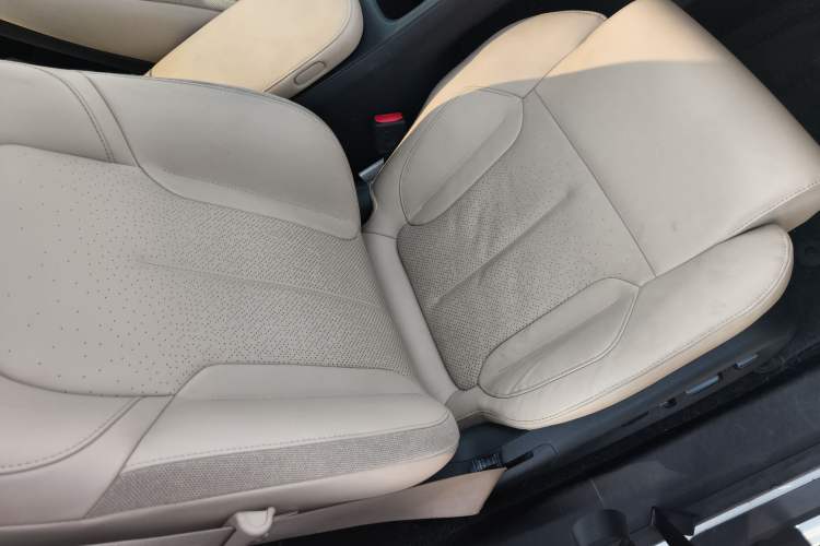 Used Nio ET5T 2023 75 kWh Touring Right Front Seat