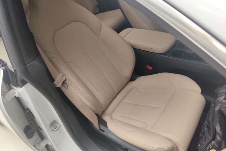 Used Nio ET5T 2023 75 kWh Touring Right Front Seat