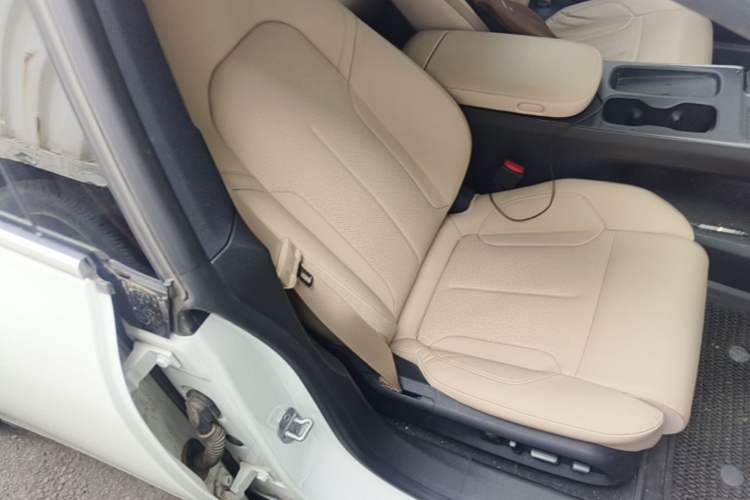 Used Nio ET5T 2023 75 kWh Touring Right Front Seat