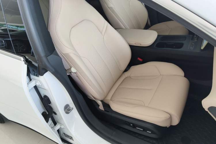 Used Nio ET5T 2023 75 kWh Touring Right Front Seat