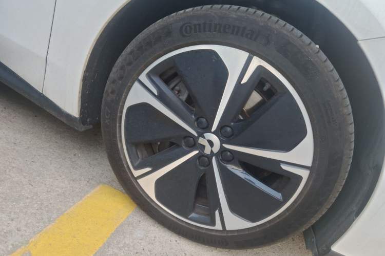 Used Nio ET5T 2023 75 kWh Touring Right Front Wheel Hub