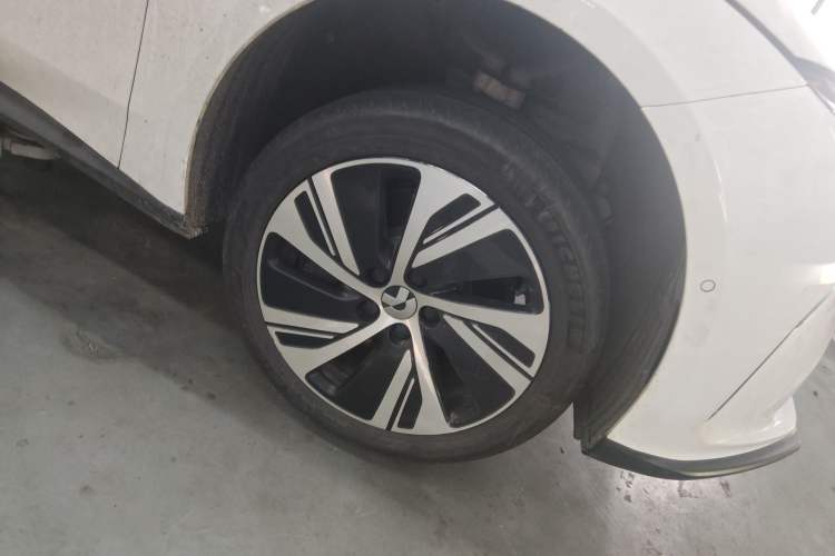 Used Nio ET5T 2023 75 kWh Touring Right Front Wheel Hub