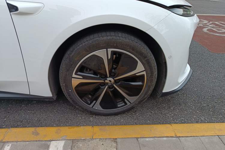 Used Nio ET5T 2023 75 kWh Touring Right Front Wheel Hub