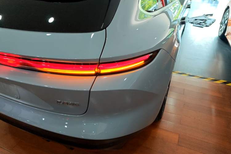 Used Nio ET5T 2023 75 kWh Touring Right Rear Taillight
