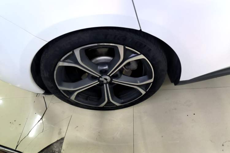 Used Nio ET5T 2023 75 kWh Touring Right Rear Wheel Hub