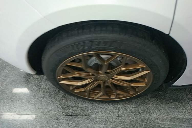 Used Nio ET5T 2023 75 kWh Touring Right Rear Wheel Hub