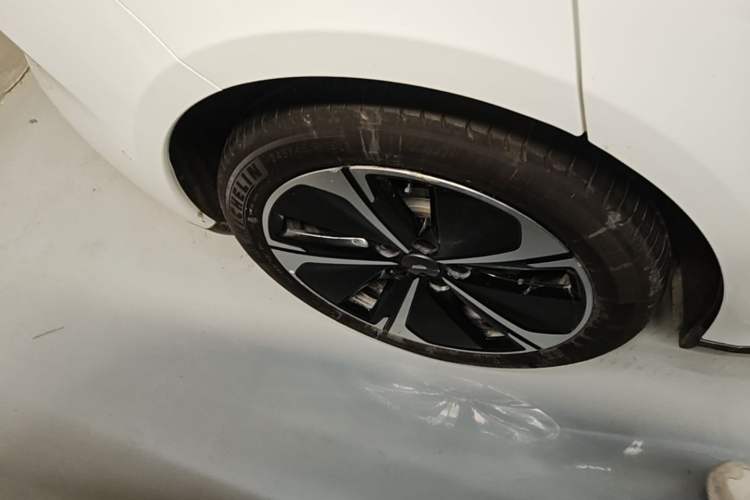 Used Nio ET5T 2023 75 kWh Touring Right Rear Wheel Hub
