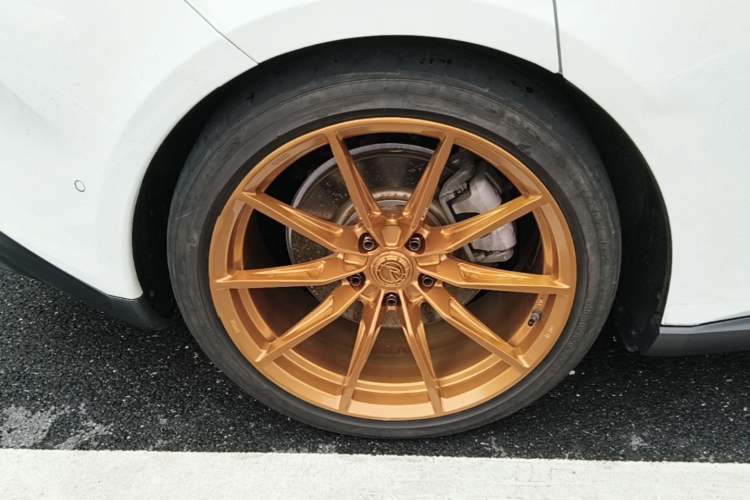 Used Nio ET5T 2023 75 kWh Touring Right Rear Wheel Hub