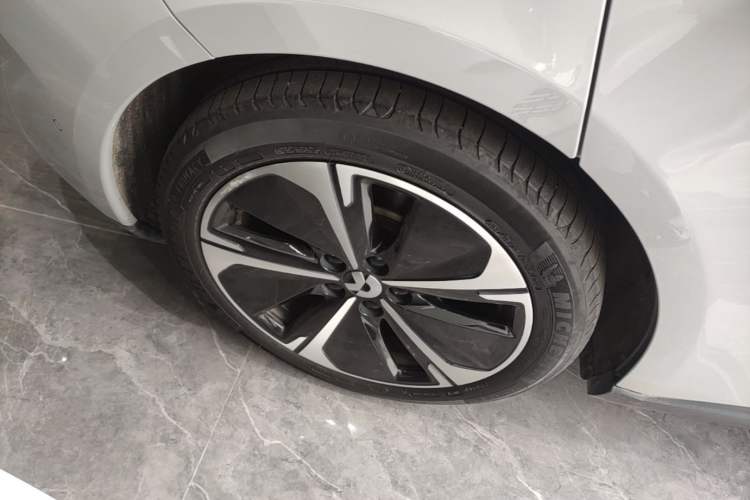 Used Nio ET5T 2023 75 kWh Touring Right Rear Wheel Hub