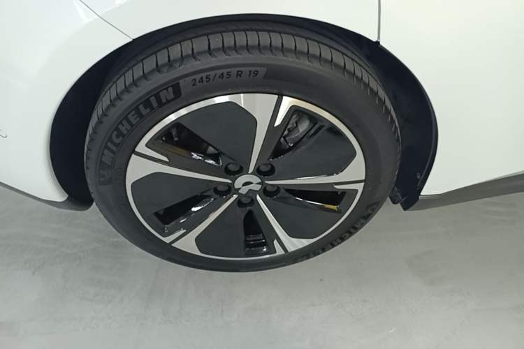 Used Nio ET5T 2023 75 kWh Touring Right Rear Wheel Hub