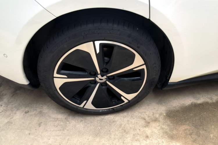 Used Nio ET5T 2023 75 kWh Touring Right Rear Wheel Hub