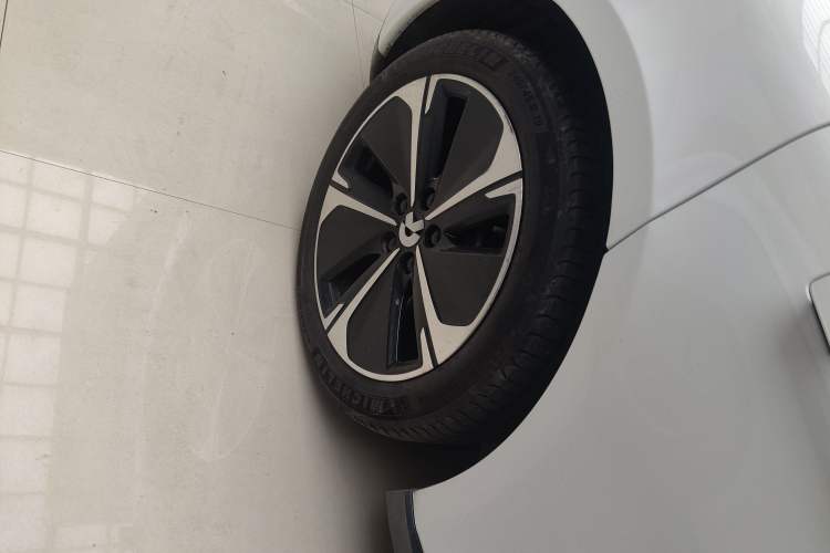 Used Nio ET5T 2023 75 kWh Touring Right Rear Wheel Hub