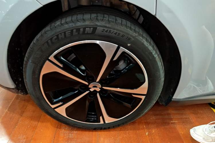Used Nio ET5T 2023 75 kWh Touring Right Rear Wheel Hub