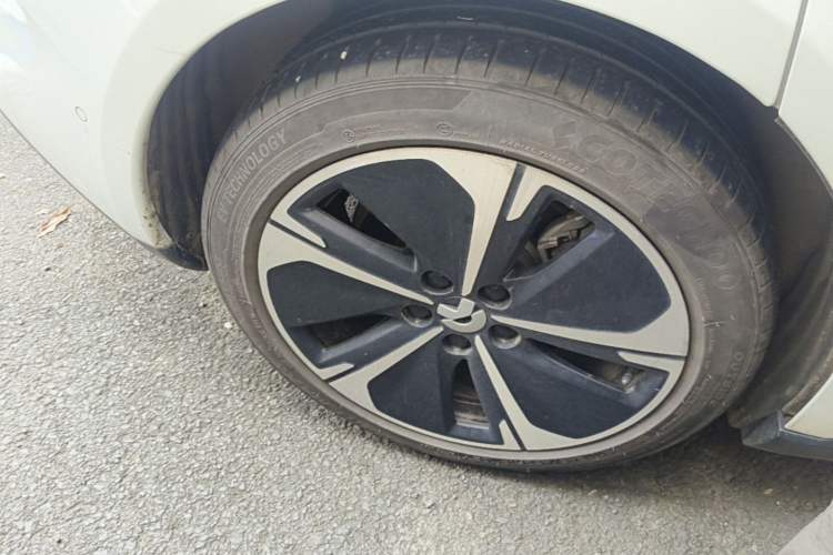 Used Nio ET5T 2023 75 kWh Touring Right Rear Wheel Hub