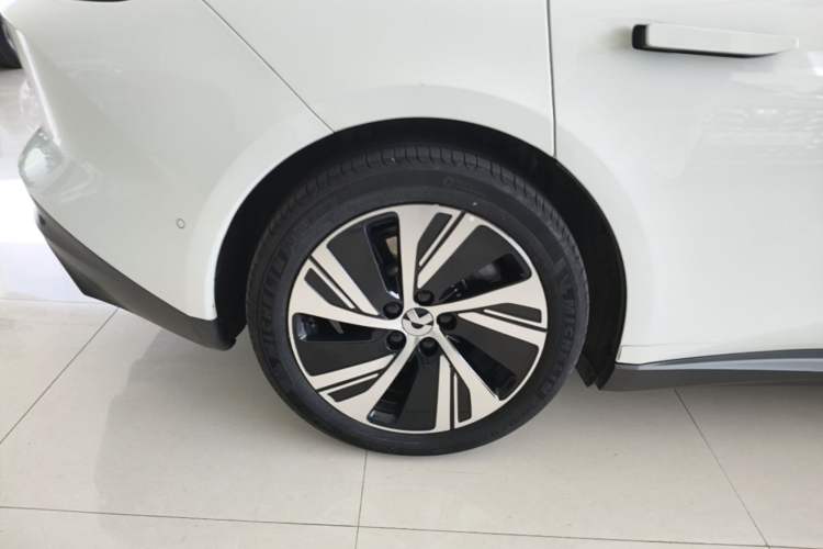 Used Nio ET5T 2023 75 kWh Touring Right Rear Wheel Hub